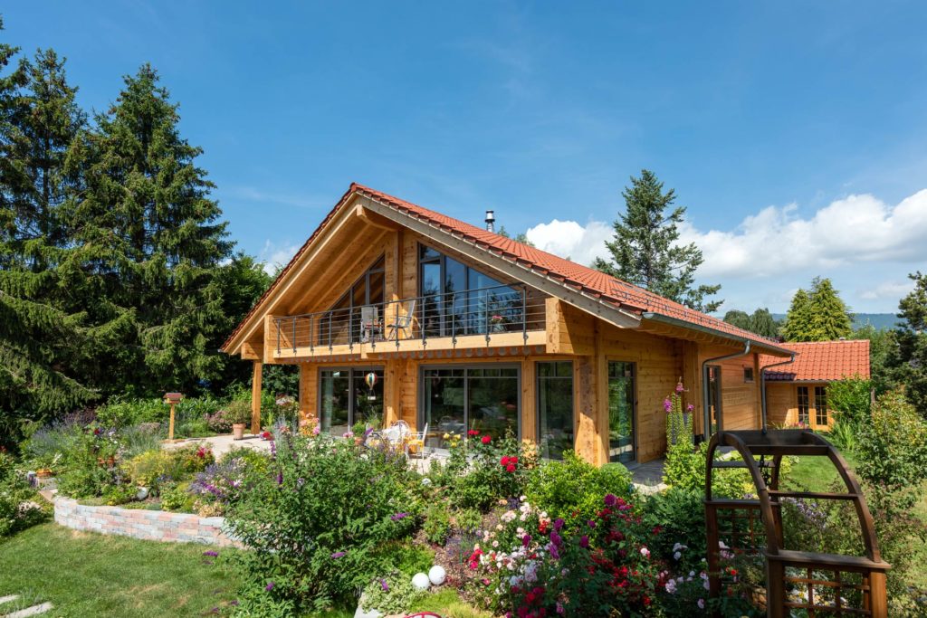 Holzhaus mit Satteldach