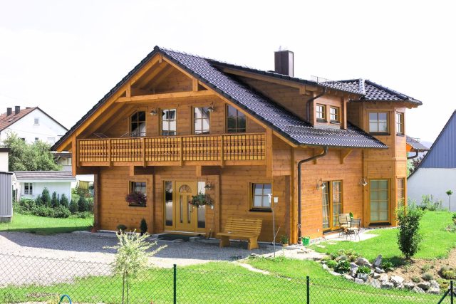 Fullwood Wohnblockhaus, Blockhaus, Holzhaus, Turmhaus aus Holz, Einfamilienhaus aus Holz, Landhaus.