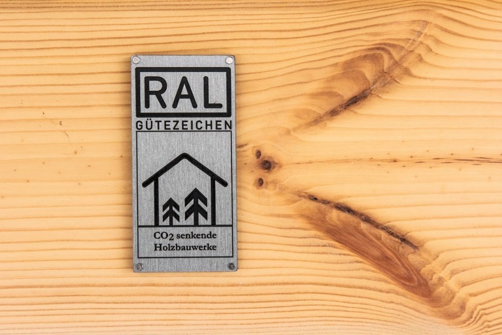 RAL-Gütezeichen für CO2 senkende Holzbauweise